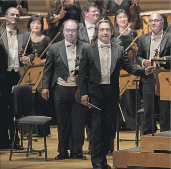  ?? Gina Ferazzi Los Angeles Times ?? RICCARDO MUTI and the Chicago Symphony Orchestra take a bow at Segerstrom Hall on Monday.