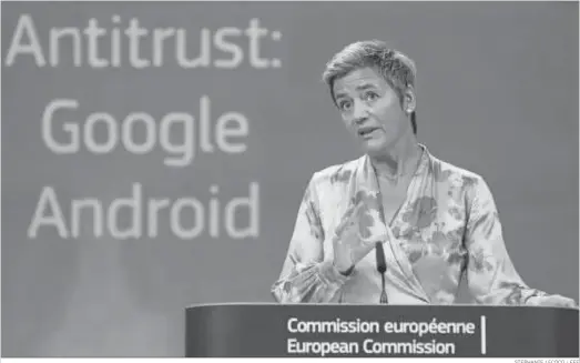  ?? STEPHANIE LECOCQ / EFE ?? La comisaria europea de Competenci­a, Margrethe Vestager, anuncia la sanción a Google en la sede de la Comisión Europea en Bruselas.