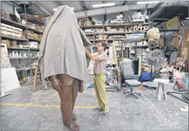  ?? HYOSUB SHIN / HSHIN@AJC.COM ?? Sculptor Martin Dawe covers up the statue of the Rev. Martin Luther King Jr. on Thursday in his studio. The statue will be unveiled on the grounds of the state Capitol today.