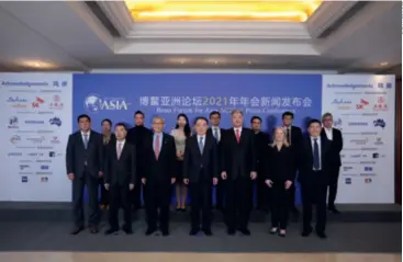  ??  ?? Li Baodong (center, front row), Secretary General of the Boao Forum for Asia, and other speakers after a press conference in Beijing on preparatio­ns for the forum’s 2021 conference on March 30