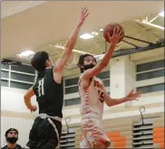  ?? OWEN MCCUE — MEDIANEWS GROUP ?? Perkiomen Valley’s Dom Miceli, left, goes up for a layup past Methacton’s Brett Byrne Tuesday.