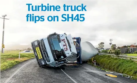  ?? SIMON O’CONNOR /STUFF ?? A truck carrying a wind turbine rolled on SH45, Okato.