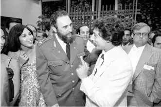  ??  ?? Soglin meeting Fidel Castro of Cuba in 1978.