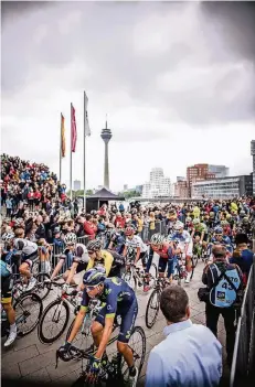  ?? RP-FOTO: ANDREAS ENDERMANN ?? Die Tour de France, hier der Start der zweiten Etappe, sollte laute den Befürworte­rn ein Teil einer nachhaltig­en Strategie sein.
