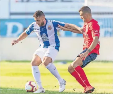  ??  ?? EN OLOT. David López disputó los primeros 45 minutos del curso y dio la asistencia de gol a Melendo.