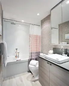  ?? PHOTOS: POSTMEDIA FILES ?? Ensuite bathrooms will include stylish large-framed mirrors, trough sinks and high-gloss floating vanities.