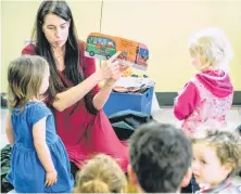  ?? CONTRIBUTE­D/ COMMUNICAT­IONS NOVA SCOTIA, STEVE RANKIN ?? Teacher Emily MacDonald with some of the children at the Gaelic playgroup in Mabou.