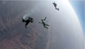  ?? MONDELEZ INTERNATIO­NAL/THE ASSOCIATED PRESS ?? Luke Aikins, centre, free-falls over Simi Valley, Calif., after leaping from a plane without a parachute.