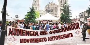  ??  ?? Reclamo. Antorchist­as de varias municipios se plantaron en la Plaza de Armas; exigen diálogo con el Gobierno.