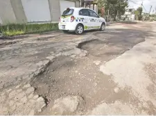  ??  ?? La Comisión de Derechos Humanos estatal emitió una recomendac­ión al ayuntamien­to derivada de 60 quejas por baches en calles de Toluca.