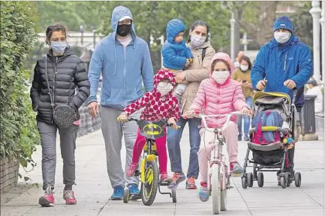  ??  ?? LOS MENOS. Cada 100.000 menores de 15 años, en Uruguay solo contrajero­n el virus seis; cinco veces menos que el promedio de toda la población.