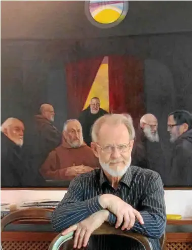  ?? Photo: Fundación Nils Burwitz ?? Nils in front of the picture with the hermits.