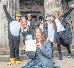  ?? Picture: Steve Macdougall. ?? Rebecca Hamilton with her letter from Sir David and some of her fellow pupils.