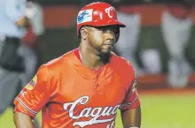  ?? david.villafane@gfrmedia ?? SIEMPRE CRIOLLO. El jardinero cubano Rusney Castillo ha sido parte de varias ediciones campeonile­s de la novena de Caguas.