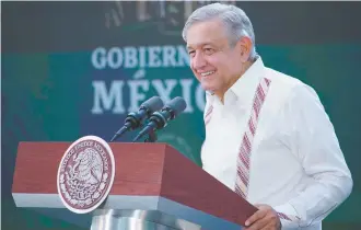  ??  ?? Andrés Manuel López Obrador acusó que sus opositores buscan que no se hagan las obras de infraestru­ctura prometidas y que existe un sabotaje legal.