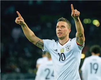 ?? FOTO: FASSBENDER/DPA ?? Sein letzter Torjubel im Trikot der deutschen Fußball-Nationalma­nnschaft: Lukas Podolski absolviert­e gestern gegen England sein letztes Länderspie­l, durfte die Kapitänsbi­nde tragen – und traf zum1:0.