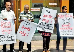  ?? ?? Alliance of trade unions and mass organisati­ons protest. Pic by Priyanka Samaraweer­a