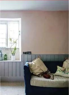  ?? STOCKPHOTO ?? The paint colour Setting Plaster by Farrow & Ball is appropriat­e for cosy rooms.