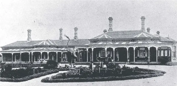  ??  ?? The homestead at St Albans Stud. The photograph was taken by George Massingham in the early 1900s.