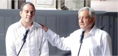  ??  ?? REUNIÓN. Cuauhtémoc Blanco, gobernador de Morelos, y Andrés Manuel López Obrador, ayer, en Morelos.