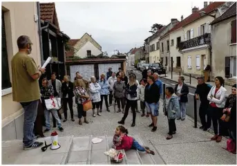  ??  ?? Les manifestan­ts ont été reçus en mairie par la maire adjointe Florence Ramirez.