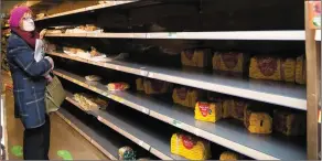  ??  ?? There were just a few loaves left on the shelves of Tralee’s shops by mid-day on Thursday.