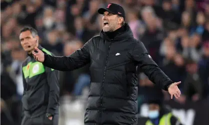  ?? ?? Jürgen Klopp was particular­ly unhappy at the counteratt­acking goal Liverpool conceded at West Ham. Photograph: Tony Obrien/Reuters