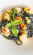  ?? PHOTOS: STEVE BOSCH/PNG ?? Richly brown and inspired by Tuscany, the interior of Giardino is the perfect complement to dishes like squid ink pasta with lobster.