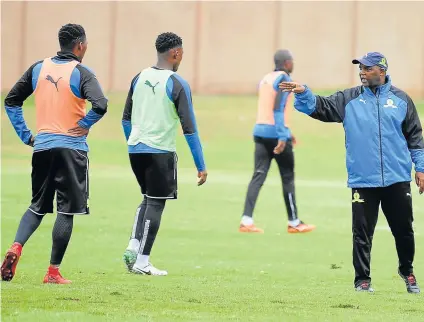  ?? Picture: GALLO IMAGES ?? ON A NEW TRAJECTORY: Mamelodi Sundowns coach Pitso Mosimane, right, says his men are eager to wrap up the league title and shift their focus to the African Champions League campaign