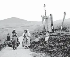  ?? FOTO WIKIMEDIA ?? Na cestě z trhu; snímek Františka Krátkého z roku 1892