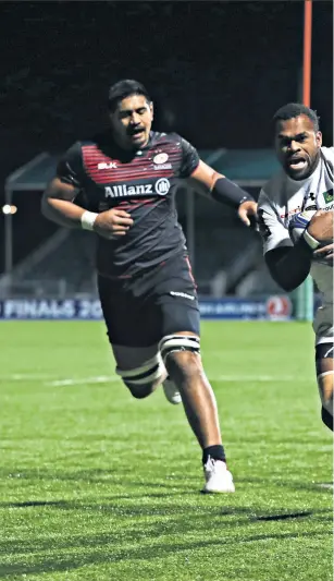  ??  ?? Opening the floodgates: Alivereti Raka scores his first try in a rout, ensuring Saracens slump to a sixth loss in a row