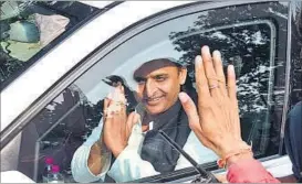  ?? HT PHOTO ?? Chief minister Akhilesh Yadav greets supporters on Monday.