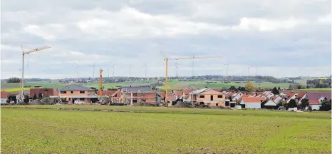  ?? FOTO: BLAUHUT ?? Das neue Unterschne­idheimer Baugebiet „Maurerin III“: Alle Bauplätze sind hier bereits vergeben.