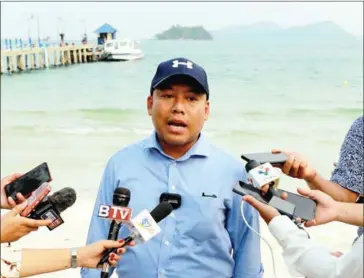  ?? HONG MENEA ?? Long Dimanche talks to the media on Koh Rong Island in Preah Sihanouk province on April 26.