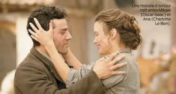  ??  ?? Une histoire d’amour naît entre Mikael (Oscar Isaac) et Ana (Charlotte Le Bon).