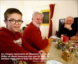  ?? (Photo Frank Muller) ?? Les visages rayonnants de Maxence, Franck et Didier en disent beaucoup plus que les mots. Le bonheur règne dans le foyer des Dayat-Guerrini.