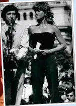  ??  ?? RADICAL CHIC: Fonda with her then husband, activist Tom Hayden