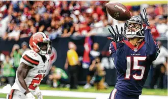  ?? Brett Coomer / Houston Chronicle ?? Will Fuller, right, will be a welcome sight on the field for the receiver-thin Texans today. Fuller, who returns to action after missing time with a broken rib, is the Texans’ speediest threat.