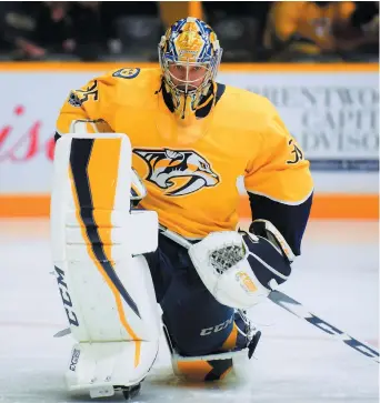  ?? Associated Press: Mike Strasinger ?? Le gardien des Predators de Nashville, Pekka Rinne, a inclus du yoga à son programme d’entraîneme­nt, question de rester flexible devant son filet.