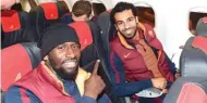  ?? TWITTER ?? KOLEGA LAMA: Antonio Ruediger (kiri) memamerkan foto saat dia satu pesawat dengan Mohamed Salah di AS Roma.