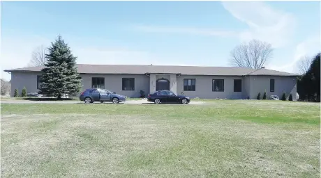  ??  ?? Before: The previous exterior of this Manotick bungalow was described as dull, nondescrip­t and institutio­nal.