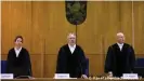  ??  ?? Les juges du tribunal de Francfort en charge du procès contre Stephan Ernst