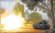  ?? REUTERS ?? Pro-Russian troops fire from a tank during fighting in UkraineRus­sia conflict near the Azovstal steel plant in the southern port city of Mariupol, on Thursday.