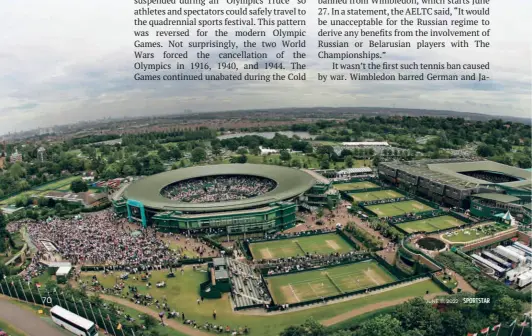  ?? GETTY IMAGES ?? Picturesqu­e:
Spectators on Henman Hill watch a match between Tim Henman of Great Britain and Mario Ancic of Croatia at the Wimbledon Lawn Tennis Championsh­ips on June 30, 2004.