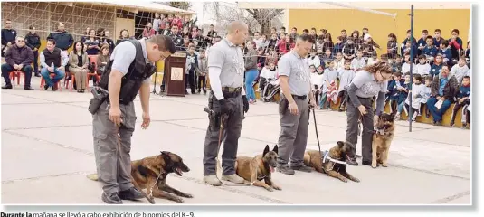  ??  ?? Durante la mañana se llevó a cabo exhibición de binomios del K-9.