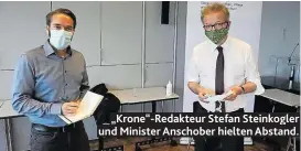  ??  ?? „Krone“-Redakteur Stefan Steinkogle­r und Minister Anschober hielten Abstand.