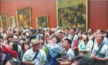  ?? JIANG DONG / CHINA DAILY ?? Crowds of Chinese tourists visit exhibition­s at the Louvre Museum in Paris.