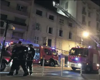  ?? (Photo E. M.) ?? Une nuit d’horreur, dans laquelle les pompiers ont longtemps cherché les victimes… dont une qui était partie.