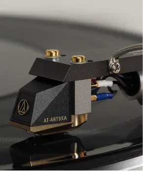  ??  ?? Audio-technica AT-ART9XA et AT-ART9XI : une nouvelle généra on de cellules phono haut de gamme. 1500 € + d’infos sur On-mag.fr