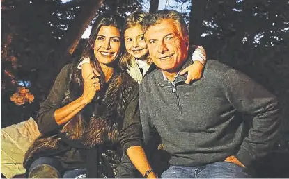  ?? Télam ?? Juliana Awada y Mauricio Macri, con su hija Antonia, descansan en el sur